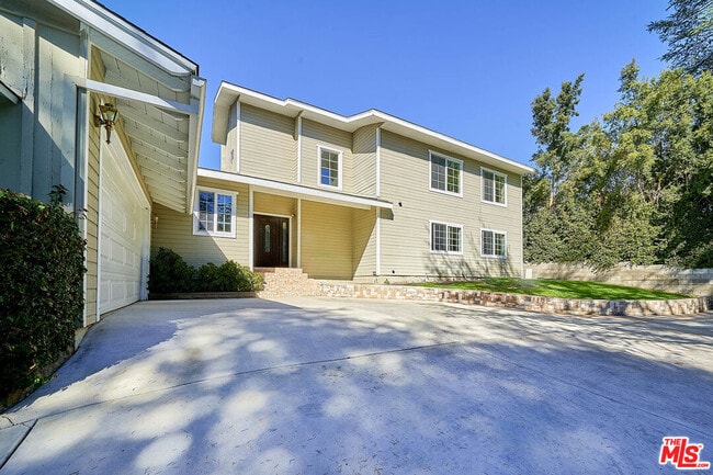 property at 4736 Rosemont Ave