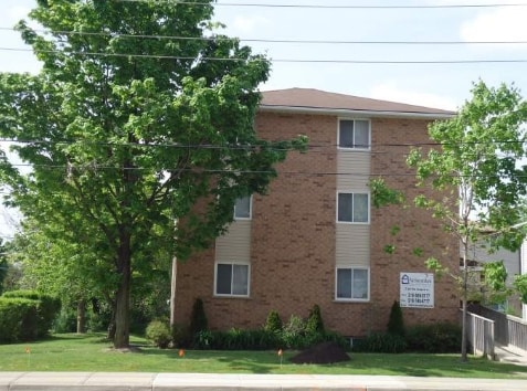 26 Columbia St W in Waterloo, ON - Building Photo