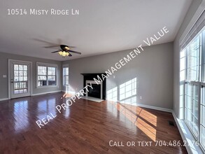 10514 Misty Ridge Ln in Charlotte, NC - Foto de edificio - Building Photo