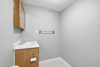 4916 Crescent Ave in Kansas City, MO - Building Photo - Building Photo