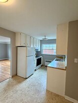 6912 Murray Ave in Cincinnati, OH - Building Photo