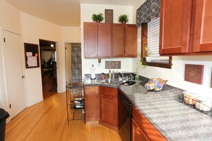 1352 W Carmen Ave, Unit 1 in Chicago, IL - Building Photo