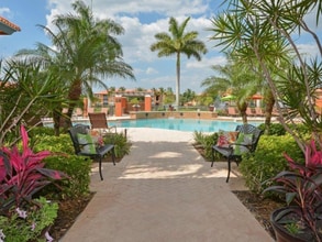 Palms of Monterrey in Ft. Myers, FL - Foto de edificio - Building Photo