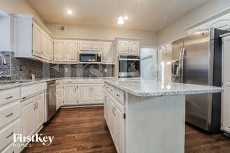 1514 Wrangler Way in Raymore, MO - Foto de edificio - Building Photo