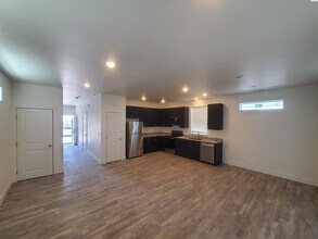 5866 W 41st Ave in Kennewick, WA - Building Photo - Building Photo