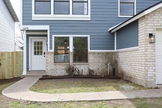 6870 Flaming Ridge Dr in Converse, TX - Building Photo - Building Photo