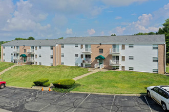 Hermitage Hills Apartments in Hermitage, PA - Building Photo - Building Photo