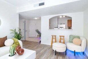 Pavilions At University in Las Cruces, NM - Building Photo