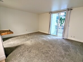 2850 Reynard Way 21, Unit 21 in San Diego, CA - Foto de edificio - Building Photo