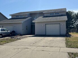 296 Wintergreen Dr in Chatham, IL - Building Photo