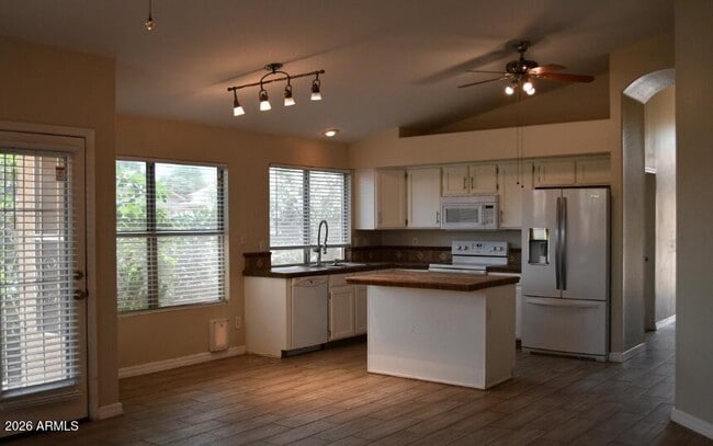 1476 E Silver Creek Rd in Gilbert, AZ - Building Photo - Building Photo