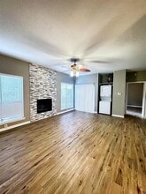 9009 Richmond Ave. in Houston, TX - Foto de edificio - Building Photo