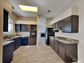 10239 Athens Fld Dr in San Antonio, TX - Building Photo - Building Photo