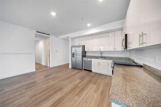 3265 Bird Ave in Miami, FL - Building Photo - Building Photo