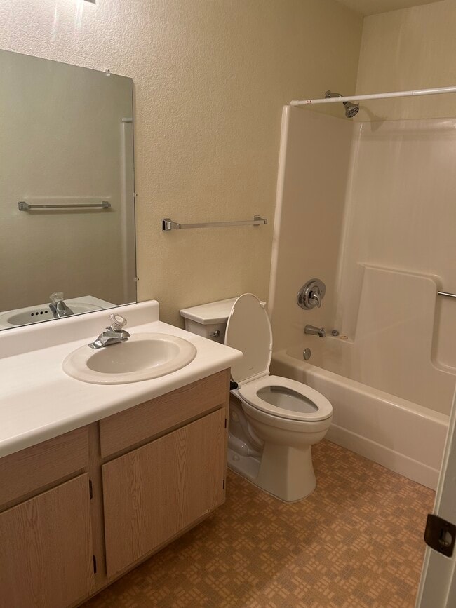 2044 Mesquite Ln, Unit M203 in Laughlin, NV - Building Photo - Building Photo
