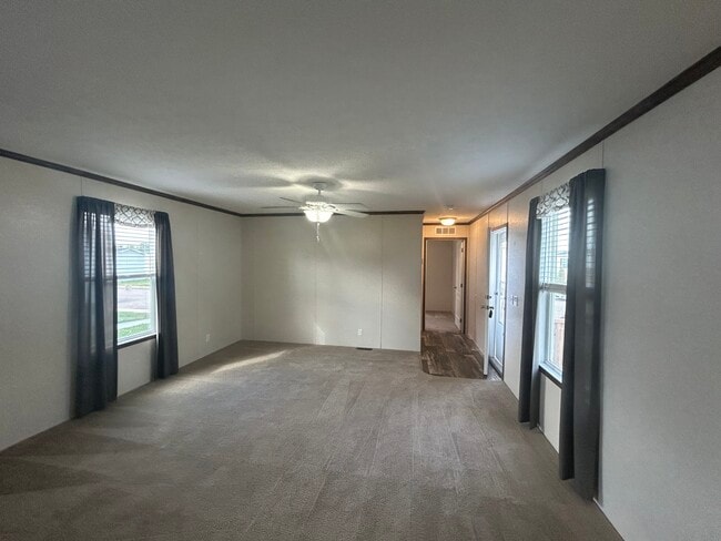 156 Washington in Belleville, MI - Building Photo - Building Photo