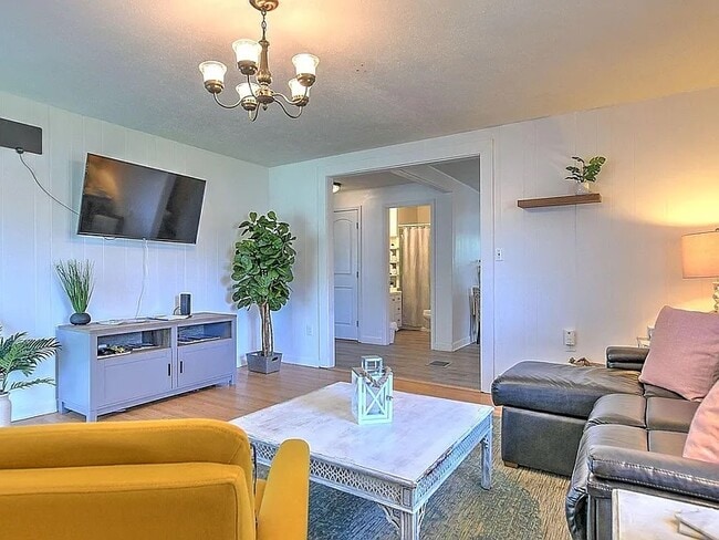 1601 Cherokee Rd in Johnson City, TN - Building Photo - Building Photo