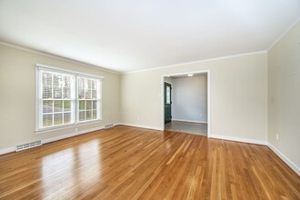 10216 Falconbridge Dr in Richmond, VA - Building Photo - Building Photo