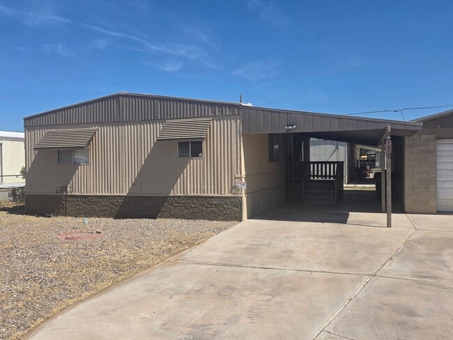 725 Tiger Lilly Ln in Bullhead City, AZ - Building Photo - Building Photo