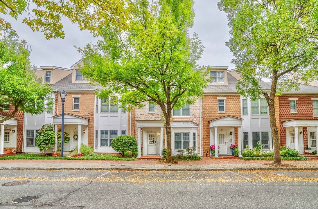 36 Independence Way in Jersey City, NJ - Building Photo