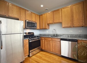 2505 W Howard St, Unit 406 in Chicago, IL - Building Photo - Building Photo