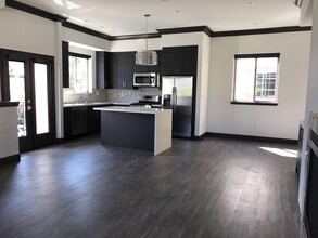 11571 Lemp Ct in North Hollywood, CA - Foto de edificio - Building Photo