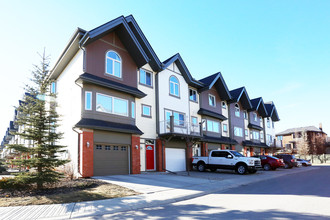 1902 Wentworth Vill SW in Calgary, AB - Building Photo - Building Photo