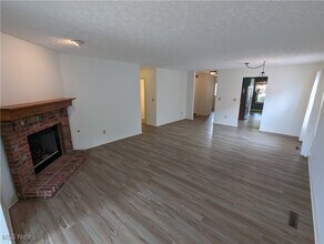 1417 Hollow Wood Ln in Avon, OH - Building Photo - Building Photo