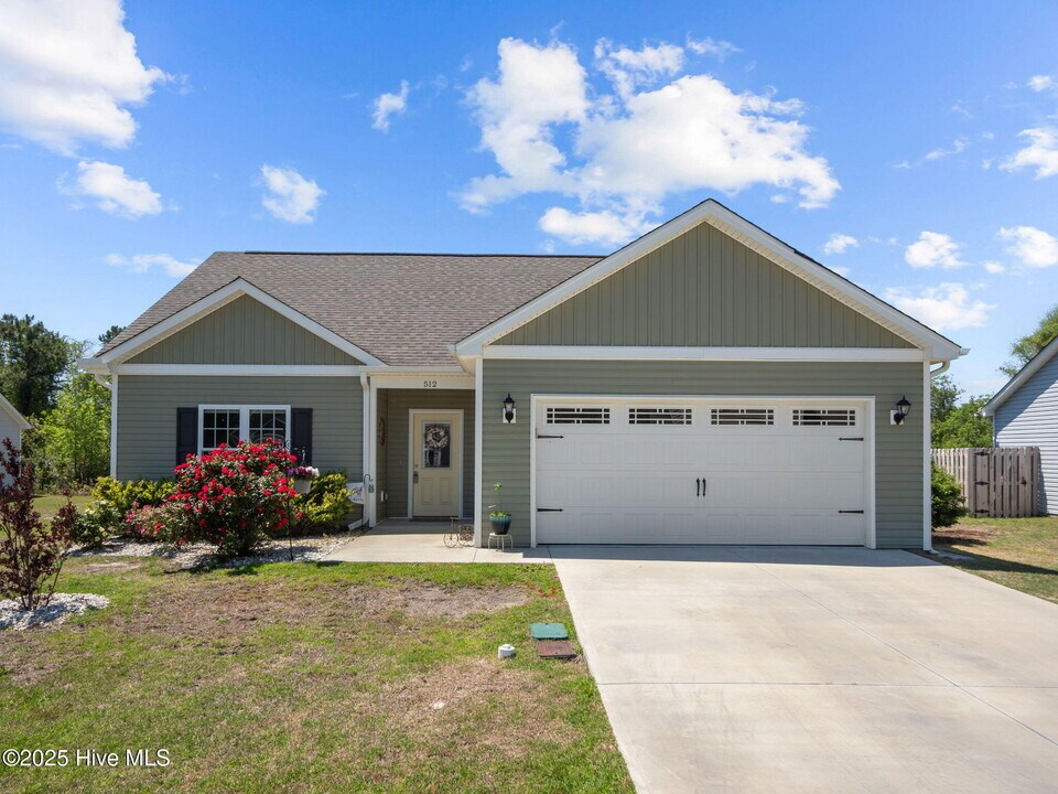 512 Hazelwood Dr in Holly Ridge, NC - Building Photo
