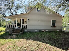 227 Crooked Hollow Rd in Elgin, TX - Building Photo