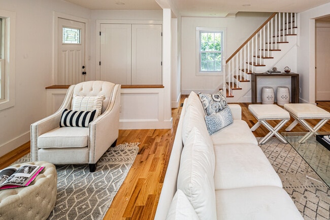 84 Orchard St in Greenwich, CT - Building Photo - Building Photo