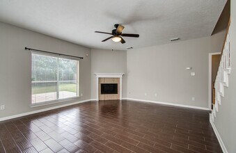 911 E Hampton Dr in Pearland, TX - Building Photo - Building Photo
