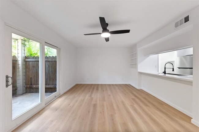 property at 815 Lyle W Ave