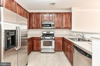 12001 Market St in Reston, VA - Building Photo - Building Photo
