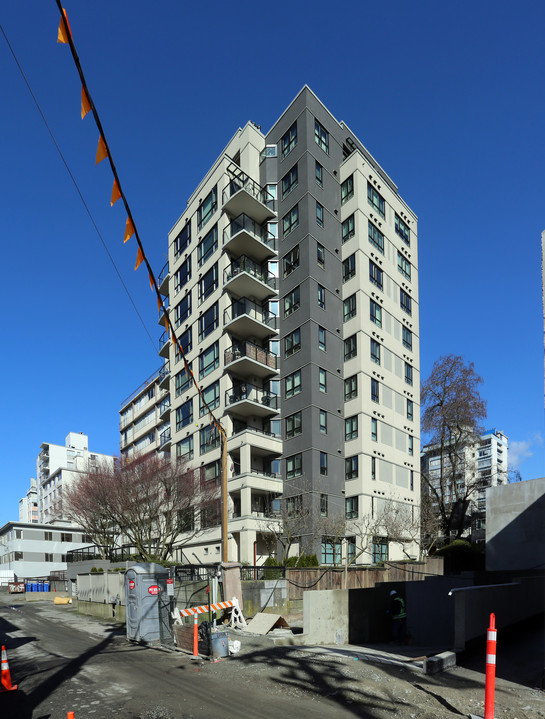 Admiral Condos in Vancouver, BC - Building Photo