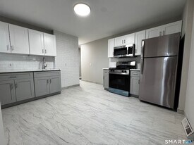 45-51-51 Cowles St, Unit 45 in Bridgeport, CT - Building Photo