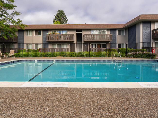 Wyndover Apartment Homes in Novato, CA - Foto de edificio - Building Photo