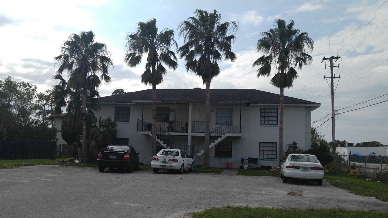 37 Carla Ct in Winter Haven, FL - Foto de edificio