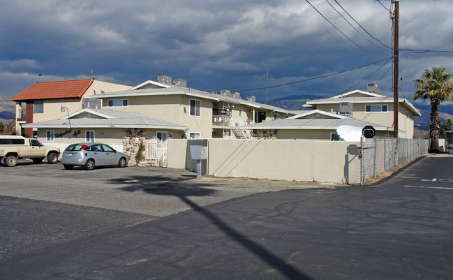 Ridgeview Apartments in Hemet, CA - Foto de edificio - Building Photo