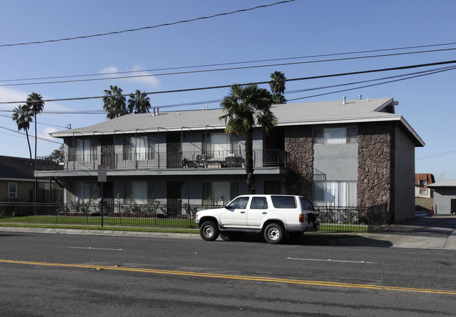 6501 Western Ave in Buena Park, CA - Building Photo - Building Photo