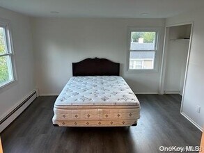 9 Maureen Ln in Stony Brook, NY - Building Photo - Building Photo