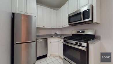 516 E 80th St in New York, NY - Building Photo - Building Photo