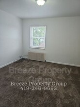 2445 W Bancroft St in Toledo, OH - Building Photo - Building Photo