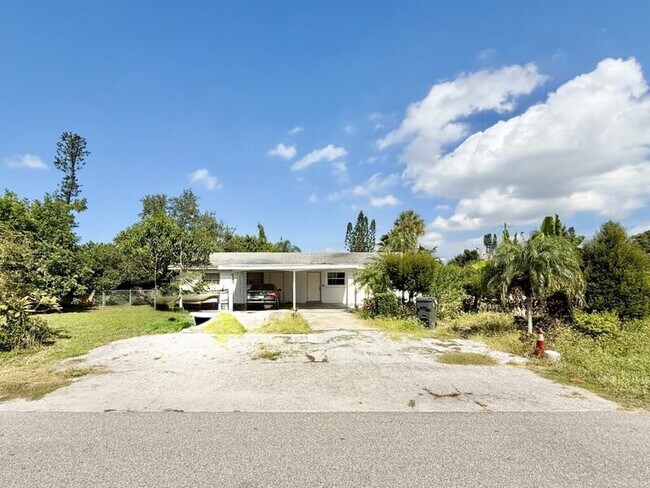 603 64th Ave W in Bradenton, FL - Foto de edificio - Building Photo