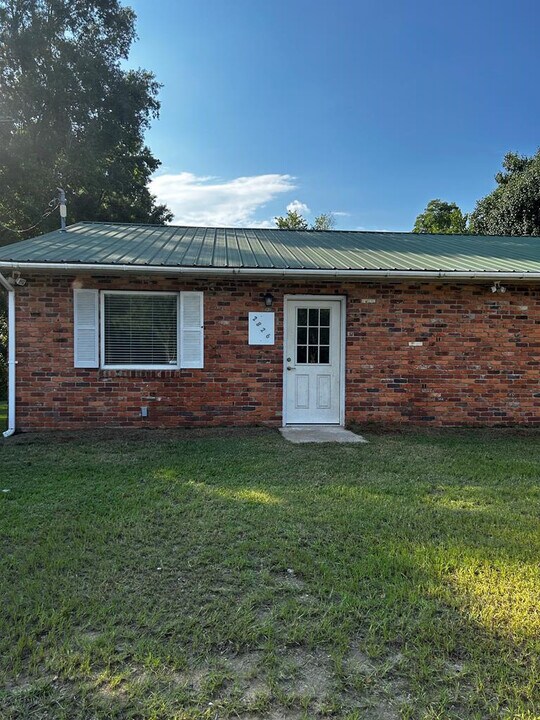 2826 W Cleveland St in Elloree, SC - Building Photo