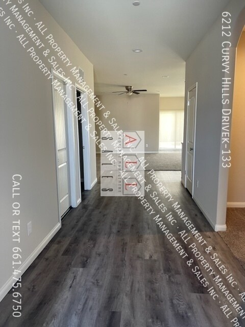 6212 Curvy Hills Dr in Bakersfield, CA - Foto de edificio - Building Photo