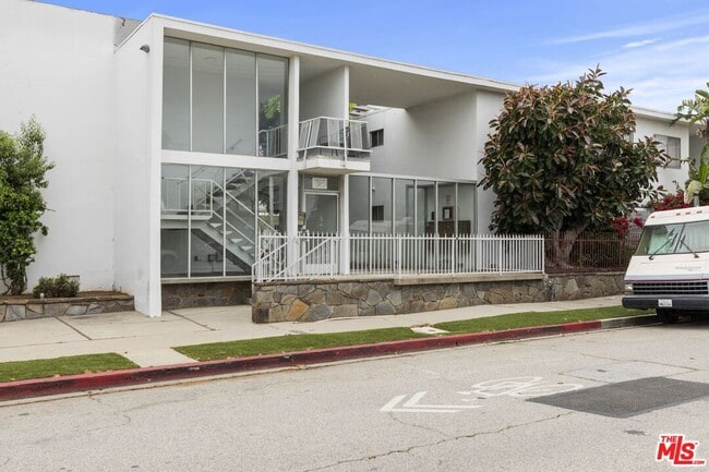 1295 Federal Ave in Los Angeles, CA - Building Photo - Building Photo