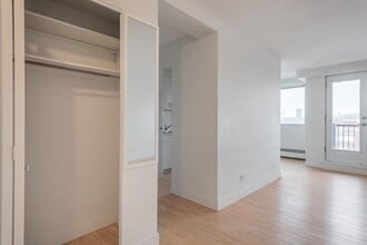 6311 Av. Somerled in Montréal, QC - Building Photo - Building Photo