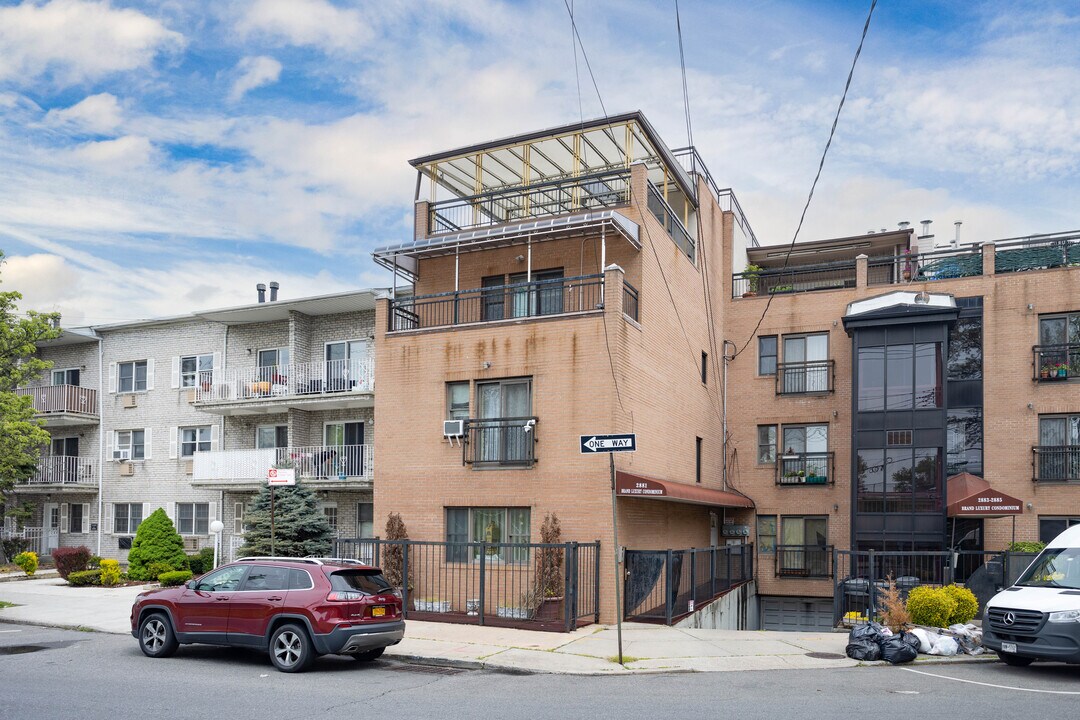 2881 Cropsey Ave in Brooklyn, NY - Foto de edificio