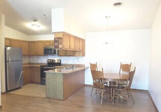 807 Clarinet Blvd E in Elkhart, IN - Building Photo - Building Photo